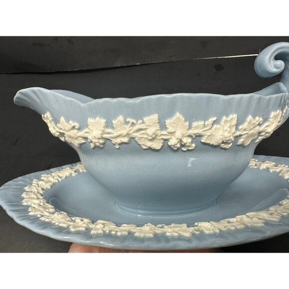 WEDGWOOD Queen's Ware CREAM ON LAVENDER Gravy Boat w/Underplate Shell Edge Grape - Picture 13 of 13